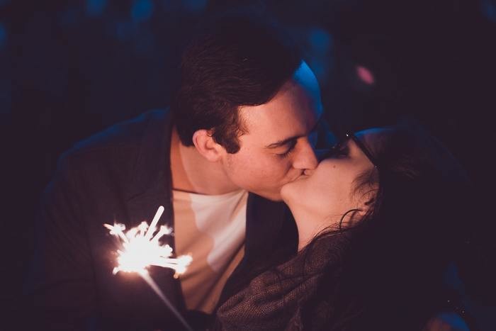 いきなりキスされた 無理矢理キスをする男性心理9選とキスされた後の対処法3つ トリトマ