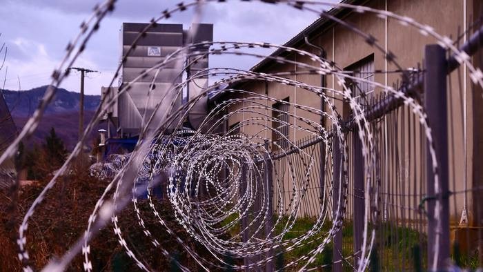 夢占い 夢の中に刑務所が出てきた時のメッセージを解読 ミラクル